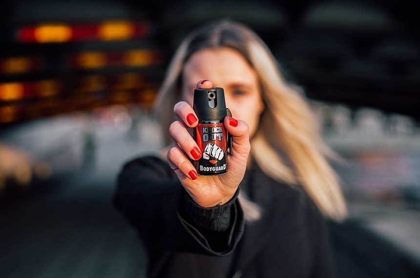 Spray de pimenta é liberado para mulheres maiores de 18 anos