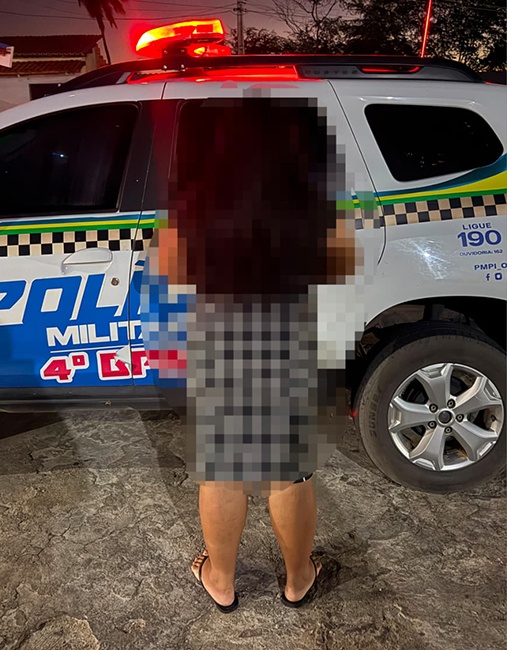 Suspeita foi presa em flagrante