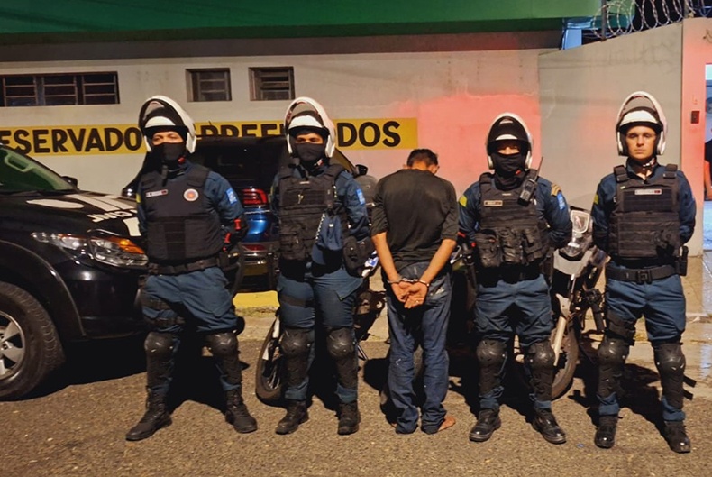 Suspeito foi capturado em uma era de terrenos baldios pela Polícia Militar