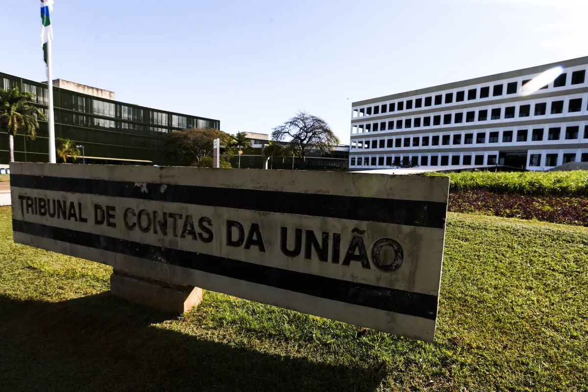 TCU aprovou pagamento integral de gratificações por chefia mesmo acima do teto constitucional.