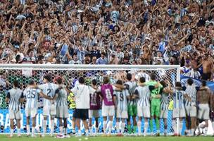 Torcedores alegam que a FIFA estaria favorecendo a seleção argentina (Foto: Lars Baron/Getty Images/AFP)