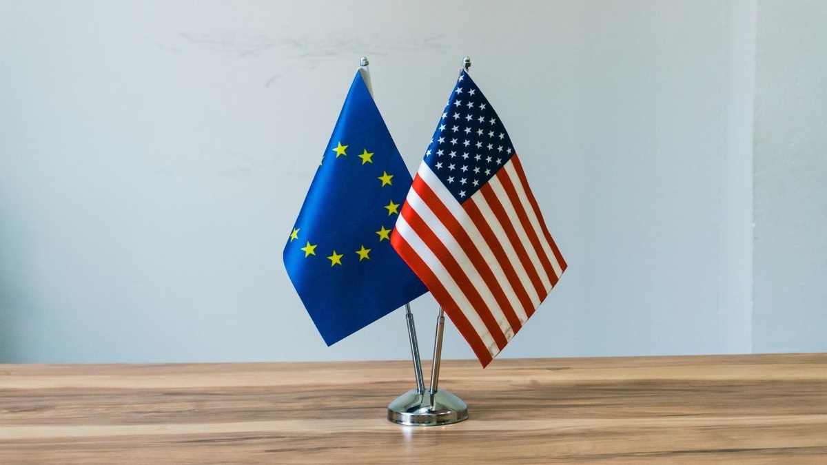 União Europeia elimina tarifas sobre produtos industriais dos Estados Unidos.