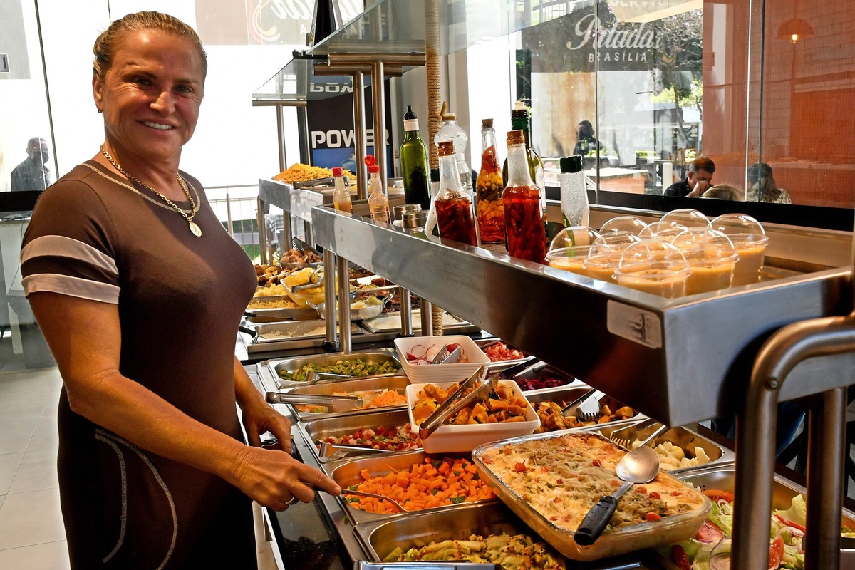 Uso de canetas emagrecedoras altera hábitos alimentares e favorece restaurantes por quilo.
