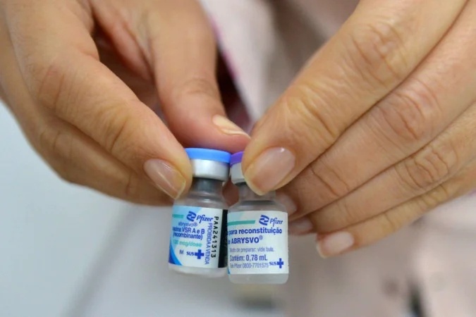 Vacinação de gestantes reduziu em mais de 50% os casos graves de bronquiolite em bebês menores de seis meses.