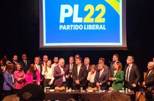 Flávio Bolsonaro anuncia o deputado Alfredo Gaspar como candidato a vice-presidente em chapa formada exclusivamente pelo PL. (Foto: Emilly Benhke)
