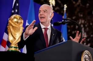 Gianni Infantino enfrenta resistência da Uefa após proposta envolvendo direitos comerciais da Fifa. (Foto: Reprodução)