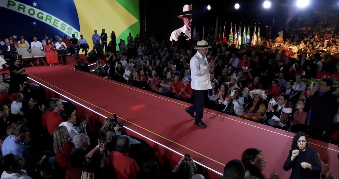 Lula durante lançamento de candidatura a reeleição, em convenção do PT na Bahia