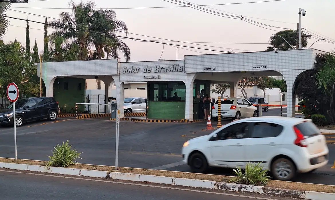 Moraes aguarda parecer da PGR sobre recurso apresentado por Jair Bolsonaro.
