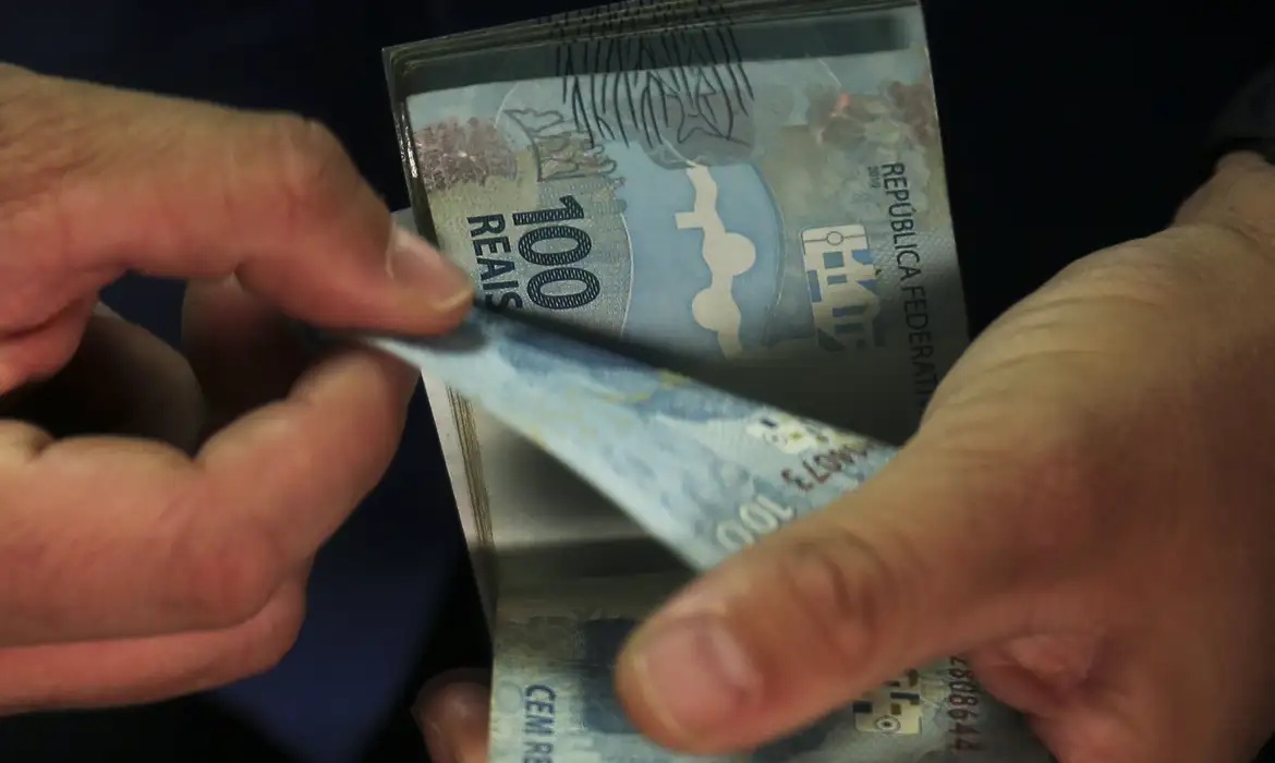 Nova modalidade permite a trabalhadores informais substituir crédito caro por juros menores.