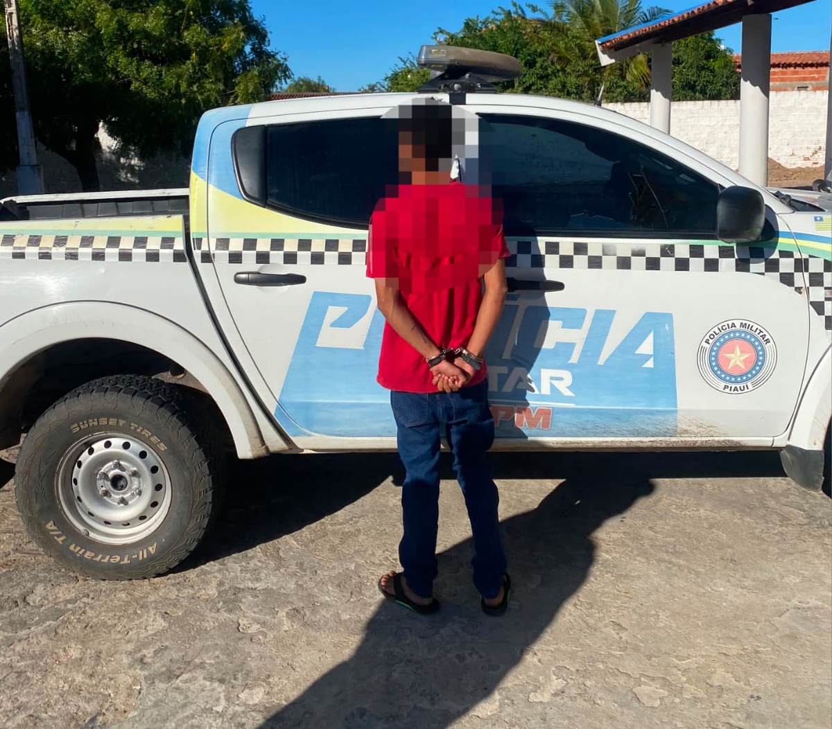 Suspeito apresentou comportamento agressivo durante a abordagem da polícia