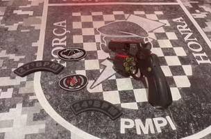 Adolescente atirou contra os policiais e morreu durante a troca de tiros (Foto: Divulgação/PMPI)