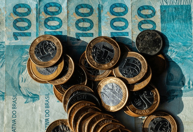 Arrecadação federal atingiu R$ 2,11 trilhões até agosto de 2026.