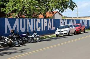 Ataque de abelhas deixou alunos e funcionários feridos na Escola Municipal Roland Jacob, em Parnaíba. (Foto: Divulgação)