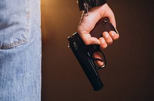 Brasil registra queda nas mortes violentas, mas feminicídios e letalidade policial avançam. (Foto: Reprodução)