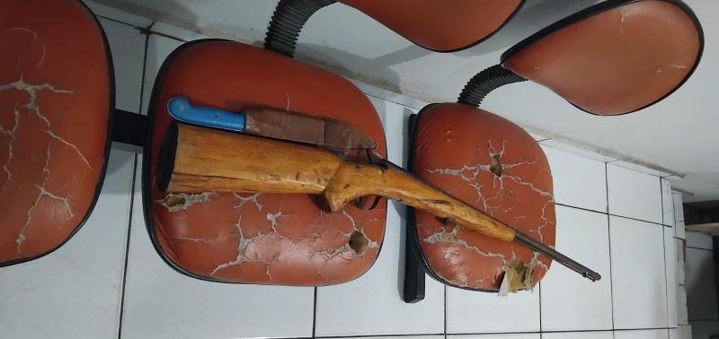 Espingarda utilizada pelo jovem