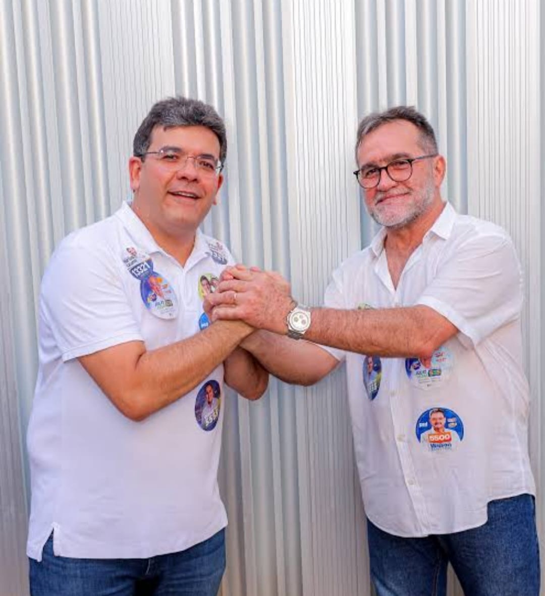 O ex-prefeito de Oeiras Zé Raimundo (à direita do governador Rafael Fonteles) nega receber R$ 35 mil da Assembleia e afirma ter remuneração de R$ 13 mil como assessor do gabinete do deputado Georgiano Neto.
