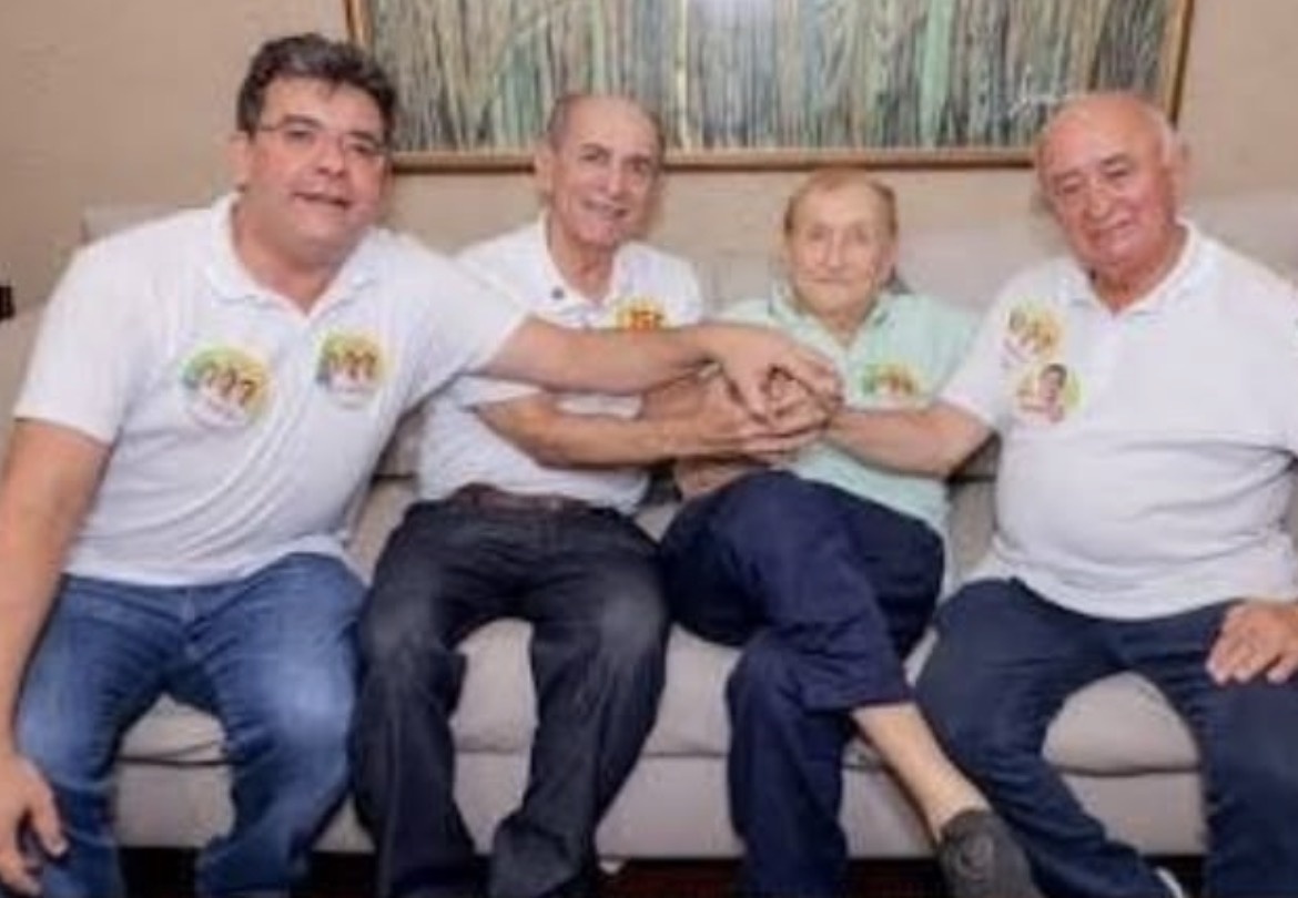 Rafael, Marcelo e Júlio - tudo pelo voto de Mão Santa. Às favas os escrúpulos