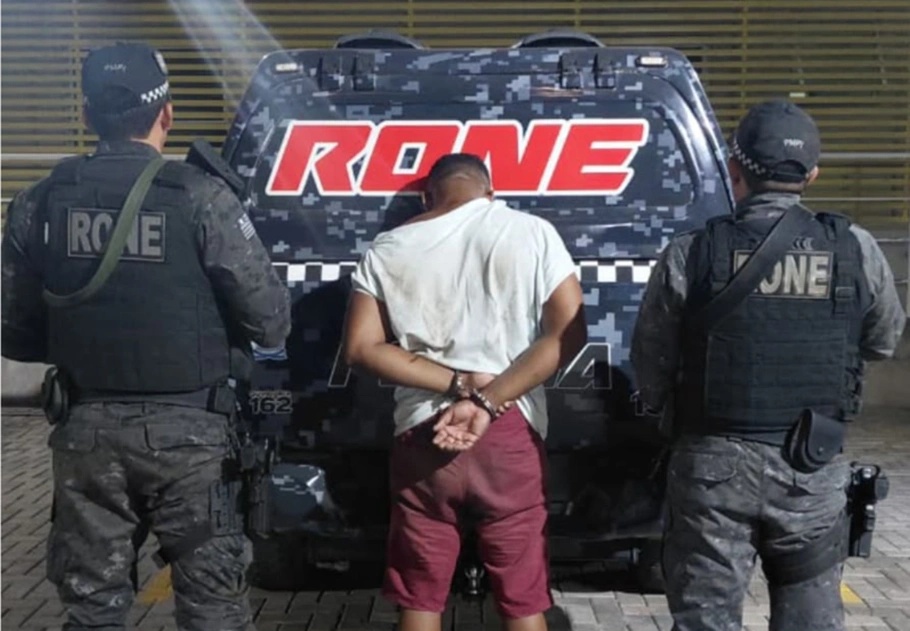 Suspeito foi preso durante a madrugada