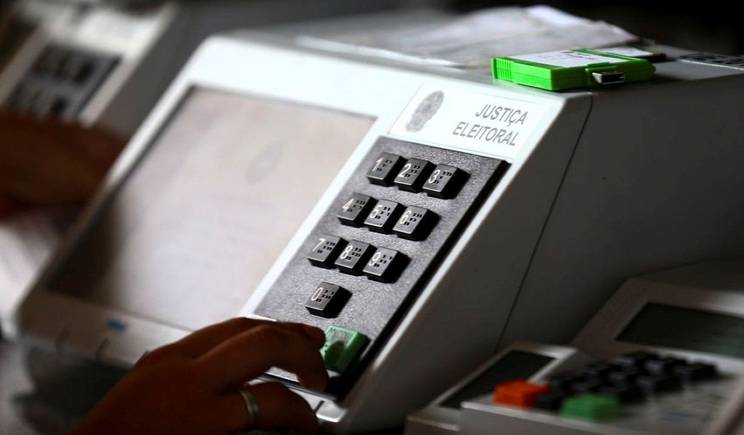 Eleitores vão às urnas neste domingo para escolher novos representantes