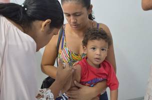 Criança sendo vacinada (Foto: Foto: divulgação/ FMS)