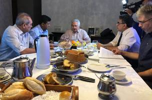 Em café com jornalistas, Elmano anuncia reforço de Silvio Leite (Foto: -)