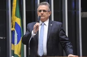 Homem é detido com R$ 36 mil e quase 900 santinhos em Água Branca (Foto: -)
