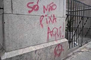 Muros da Catedral da Sé são vandalizados (Foto: -)