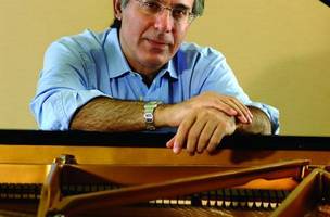 Arnaldo Cohen comemora 70 anos com concerto no Municipal do Rio (Foto: -)