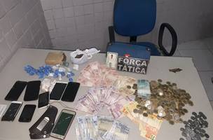 Polícia prende suspeito de tráfico de drogas em residência (Foto: -)