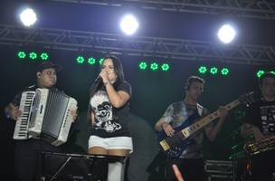Mara Pavanelly anima público no aniversário de Ribeira do Piauí (Foto: -)
