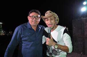 Marcelo Batista e Erismar do Acordeon põem o público para dançar no aniversário de São Francisco de Assis do PI (Foto: -)