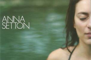 Despois de 14 anos de carreira, Anna Setton lança primeiro álbum (Foto: -)