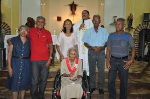 Dona Mercês comemora 100 anos de vida com missa em ação de graças em Simplício Mendes (Foto: -)