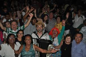 Bandas MPA e Xenhenhem fazem o público dançar no baile dos amigos de Simplício Mendes (Foto: -)