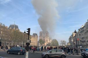 Incêndio atinge Catedral de Notre-Dame em Paris (Foto: -)
