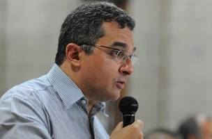 Juiz lança livro de contos: "Um Clarão dentro da Noite" (Foto: -)