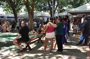 Feira de Artesanato do Sebrae movimenta Praça Domingos Mourão (Foto: -)