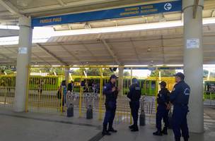 Frota de ônibus será reduzida em 50% durante o feriado desta sexta-feira (Foto: -)