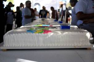 Corte do bolo do aniversário de Teresina reúne milhares de pessoas na zona Norte (Foto: -)