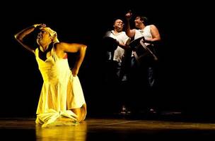 Grupo Harém de Teatro apresenta "Duplo Molière" na praça Pedro II (Foto: -)