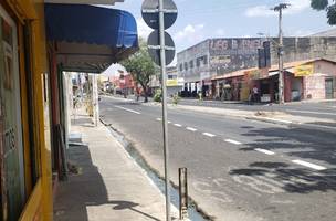 Mais de 500 comerciantes protestam contra faixa exclusiva de ônibus (Foto: -)