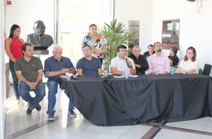 Parlamentares discutem isolamento da rua do Theatro 4 de Setembro (Foto: -)