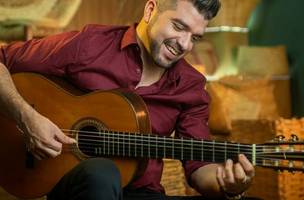 Professor de projeto de violões, Wellington Torres lança seu primeiro álbum solo (Foto: -)