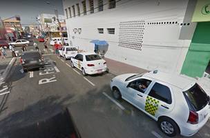 Taxistas e mototaxistas cobram aplicação da Lei do Uber em Teresina (Foto: -)