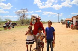 Campanha de natal pretende arrecadar 40 mil cestas de alimentos para famílias carentes (Foto: -)