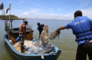 Na foz do Rio Doce, pescadores temem que óleo agrave tragédia (Foto: -)