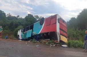 Seis vítimas do acidente com ônibus na BR-135 continuam internadas (Foto: -)