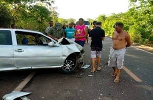 Acidente entre carro e motocicleta deixa uma pessoa morta na BR-222 (Foto: -)