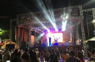 Segunda noite do Brilha Teresina é marcada por desfile natalino e show do Validuaté (Foto: -)