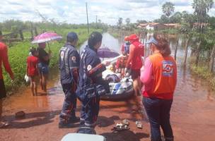 Famílias afetadas pelas fortes chuvas recebem kits de ajuda humanitária no Piauí (Foto: -)